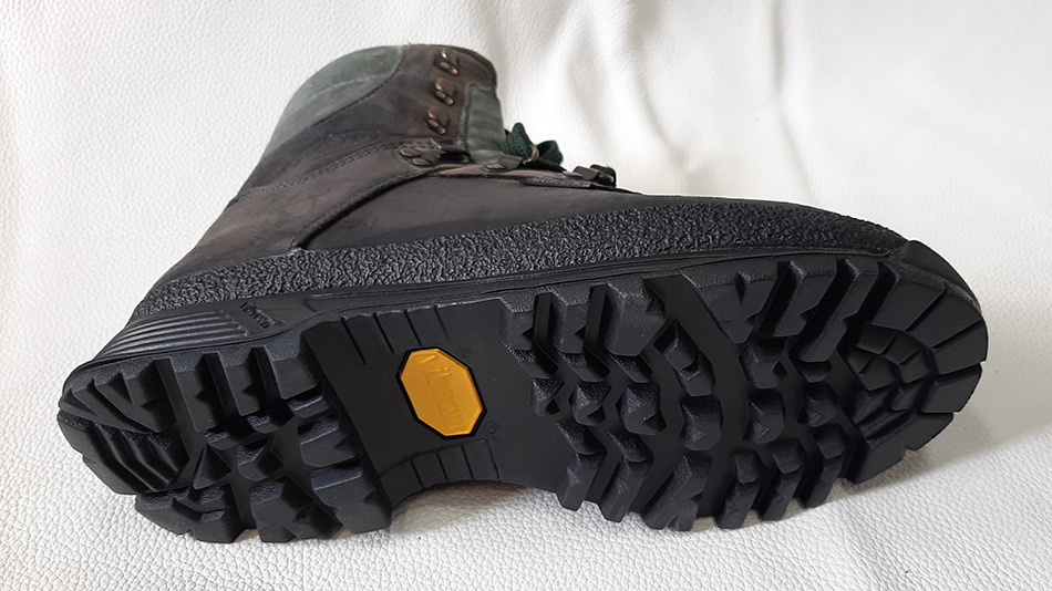 Neuaufbau des Schuhbodens mit verschiedenen Materialien - Wanderschuh