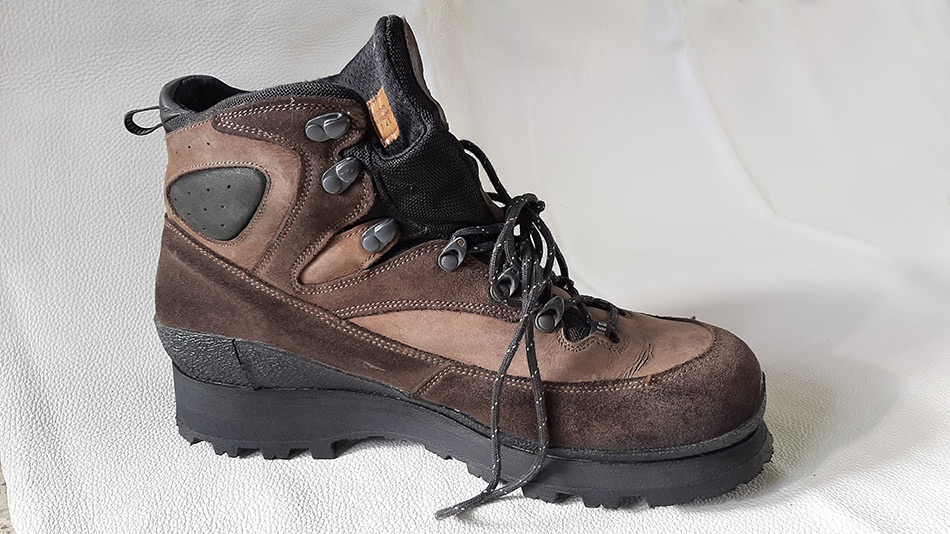Neuaufbau des Schuhbodens mit verschiedenen Materialien - Wanderschuh